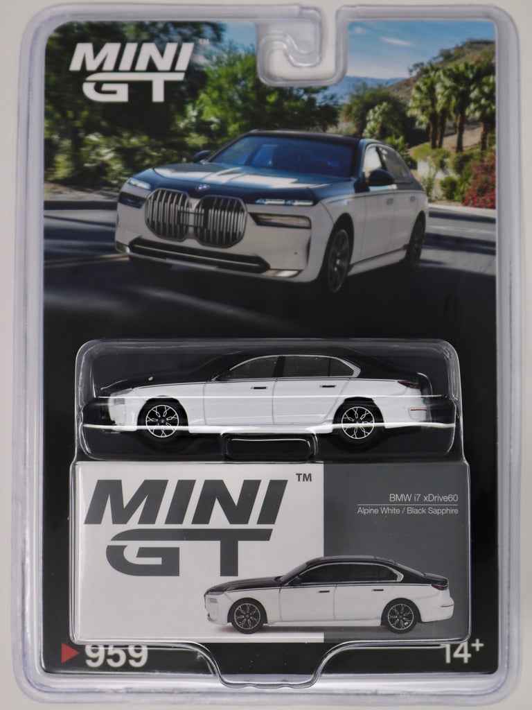 Mini GT | BMW i7 xDrive60 | Alpine White/ Black Saphire | 